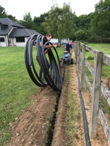 land drainage cable laying with low damage impact on gardens