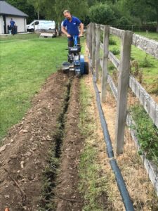 land drainage cable laying with low damage impact on gardens